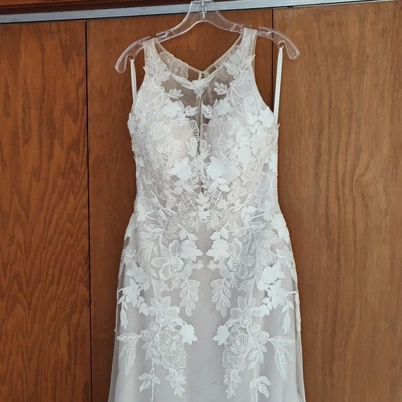 Gorgeous Floral Lace Wedding Dress